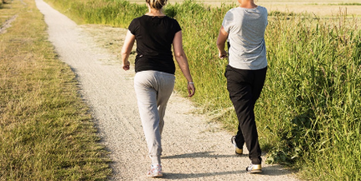 A e dinit që thjesht një ecje 10 minutëshe në ditë mund t’ju zgjasë jetën? 