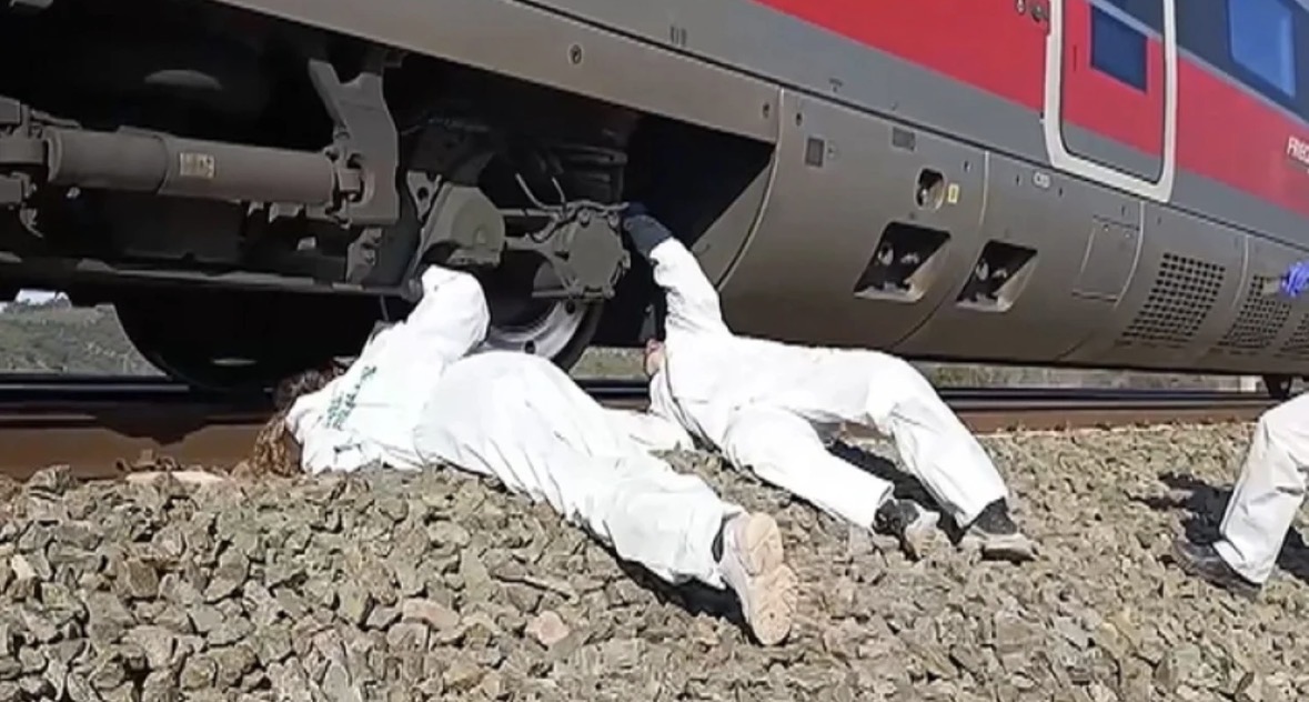 Përplasja tragjike e dy trenave në Spanjë/ Gjendet një tjetër trup i pajetë nën rrënoja, shkon në 42 numri i viktimave