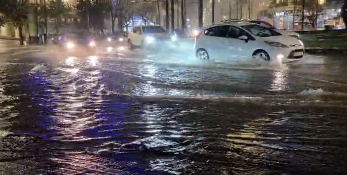 Moti i keq në Greqi shënon viktimën e parë, dëme dhe përmbytje në Athinë dhe në zonat bregdetare