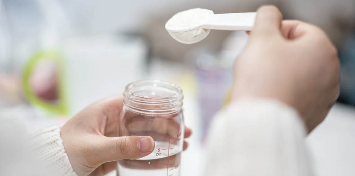 Vdekja e dy foshnjave, autoritetet franceze analizojnë produktet e qumështit të tërhequra nga tregu