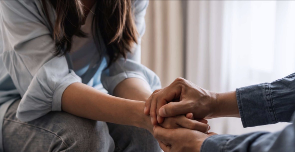 Ke një të dashur që të mbështet? Do të të shtohen deri në 10 vite jetë! 