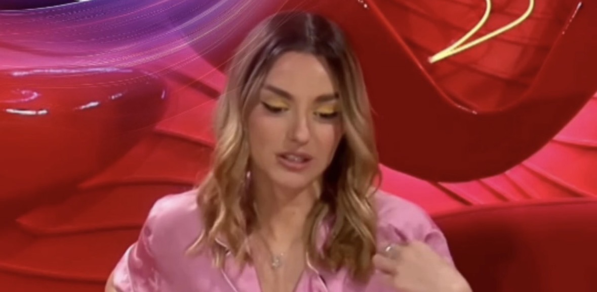 “Manjak!”/ Ina revoltohet ndaj Stenaldos: Sheh çdo femër që vjen… 