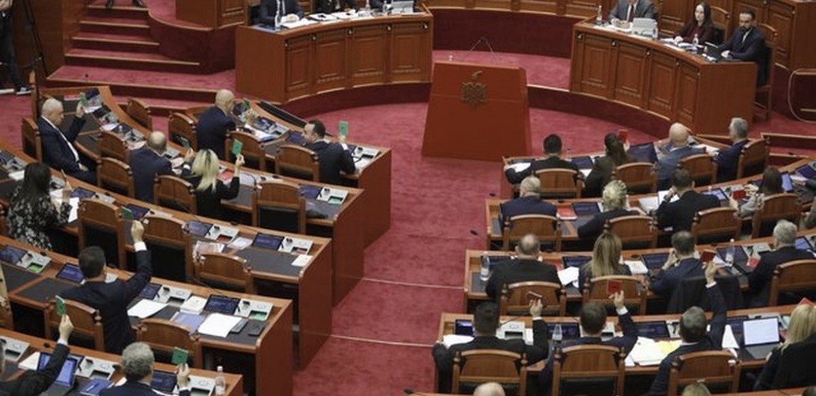 Deklaratat e pasurive/ Kush është më i pasur: Sara Mila, Redi Muçi apo Erald Kapri? 