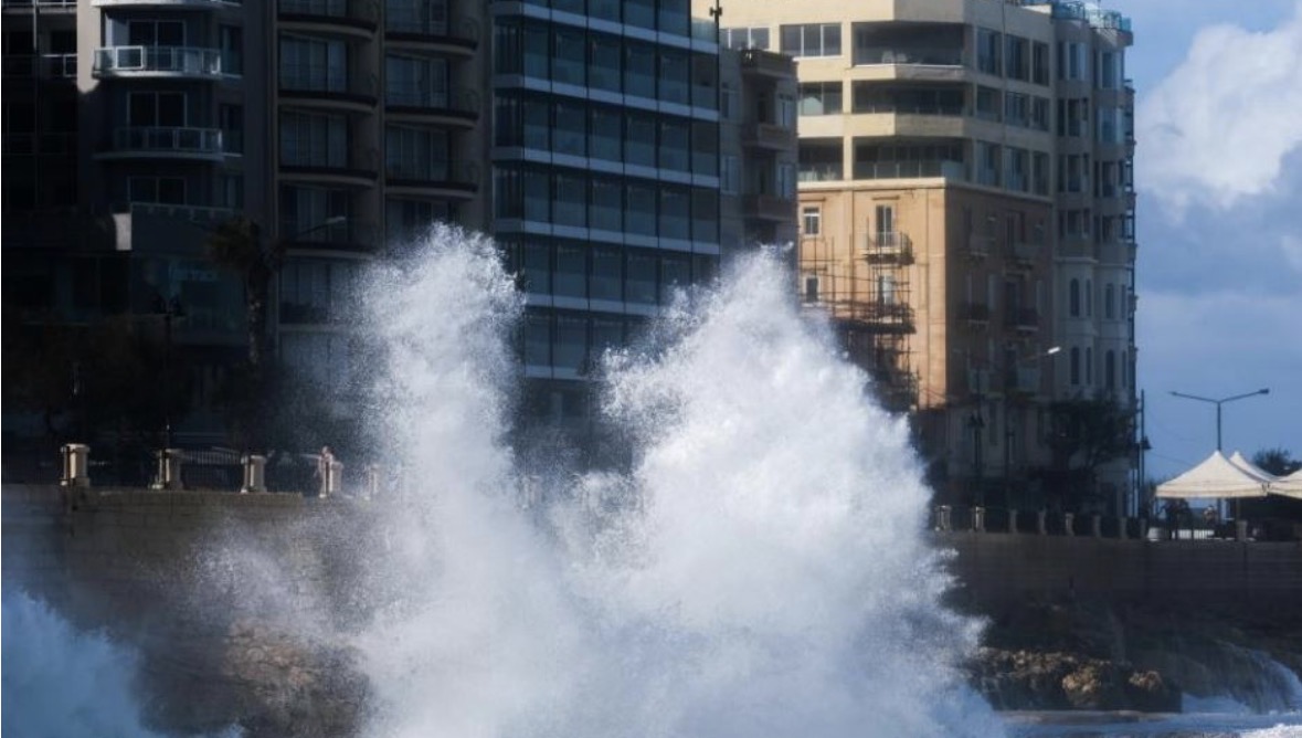 U rrëmbye nga dallgët e detit, gjendet trupi i pajetë i të miturës polake në Maltë
