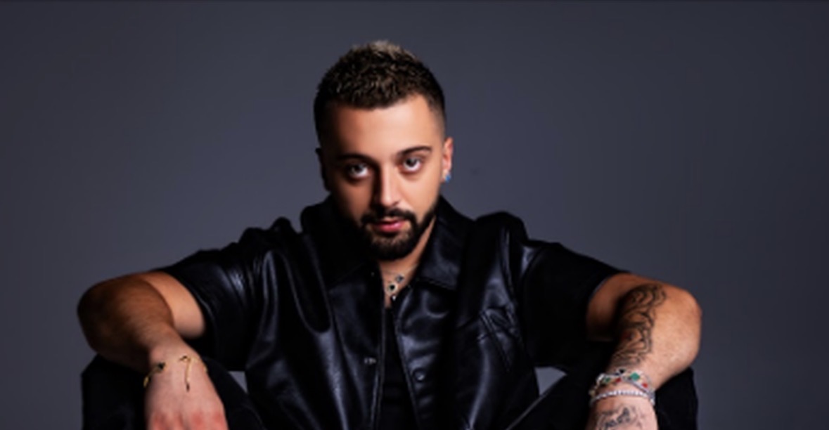 I rikthehet muzikës këngëtari i njohur pas humbjes së vëllait të vogël