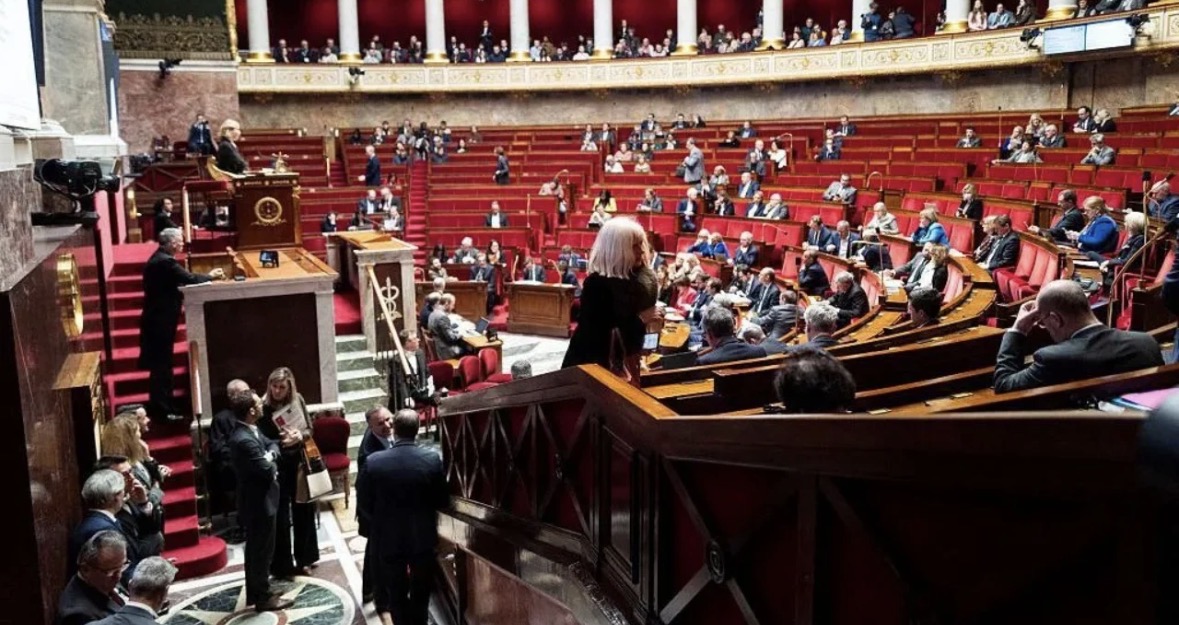 Franca heq detyrimin ligjor për marrëdhënie seksuale mes bashkëshortëve