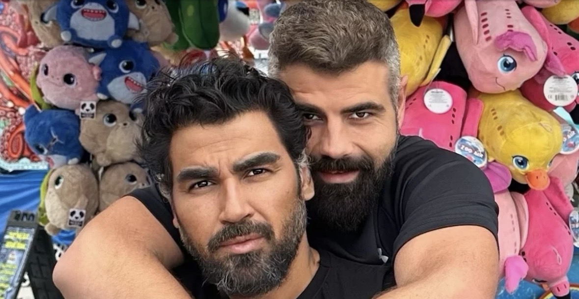 Martohet këngëtari i famshëm bullgar Azis, publikon fotografi me bashkëshortin e tij 