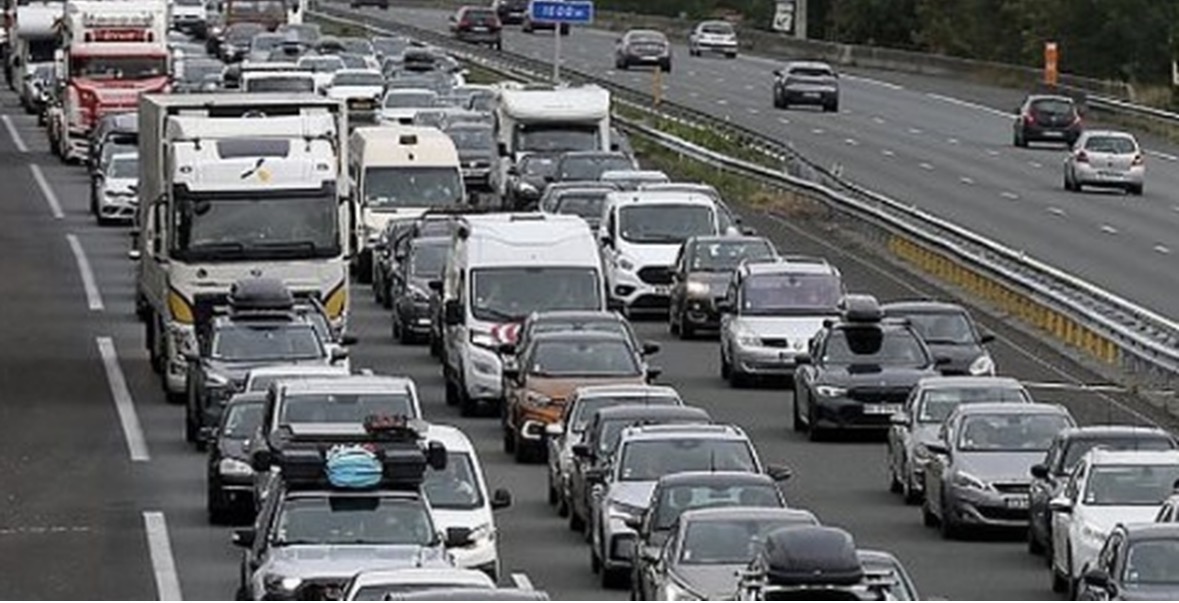 Rekord historik i mjeteve rrugore në Shqipëri/ Mbi 1 milion në qarkullim në fund të 2025-s 