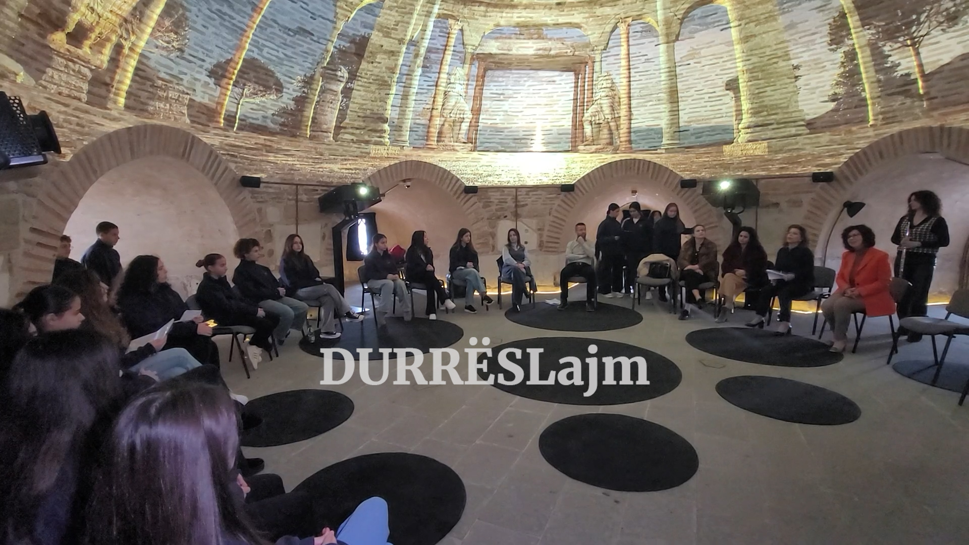 Përkujtohet në Durrës gjeniu i letrave shqipe, Ismail Kadare (VIDEO)