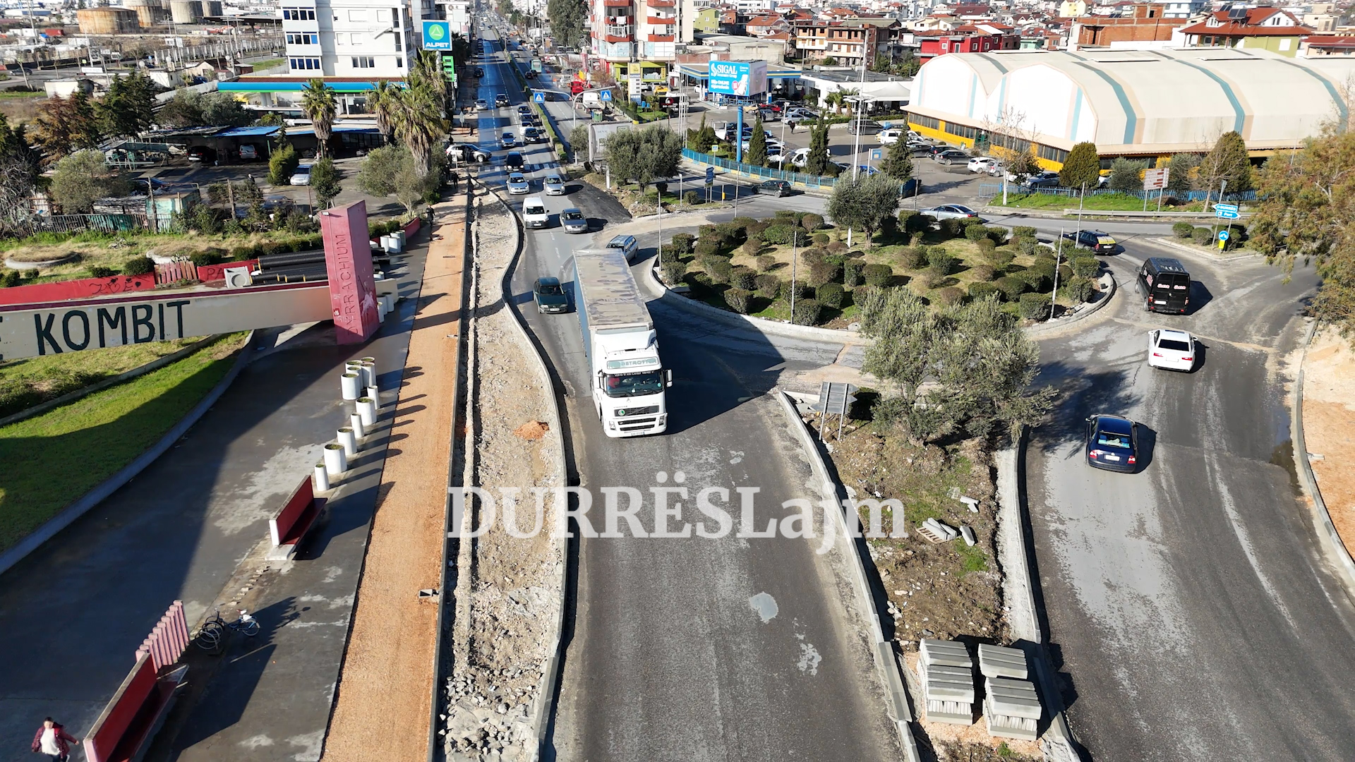 Vazhdojnë çuditë në Durrës! Pas hinkave brenda në qytet shfaqen woonerf-ët në akset interurbane (VIDEO)