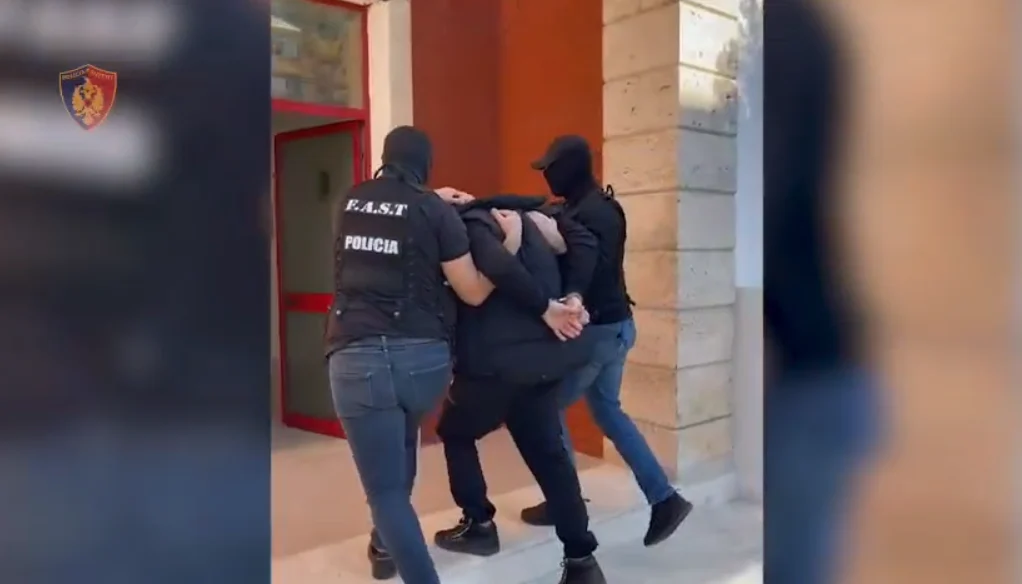 Në kërkim ndërkombëtar nga UMNIK si pjesë të një grupi kriminal, arrestohen dy persona në Tiranë