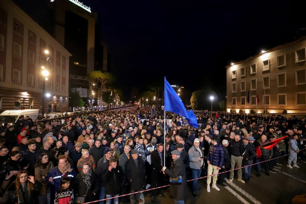 Protesta e opozitës/ Boçi: Të shprehim revoltën dhe zemërimin tonë
