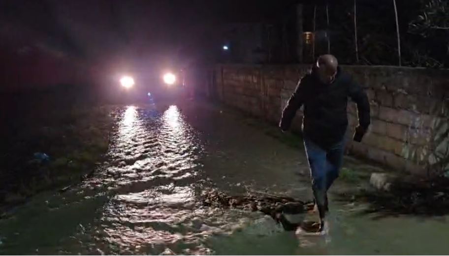 Situatë kritike në Fier, çahet argjinatura e Ferrasit, rrezikohet dhe jeta e banorëve! Kërkohet evakuimi sa më parë