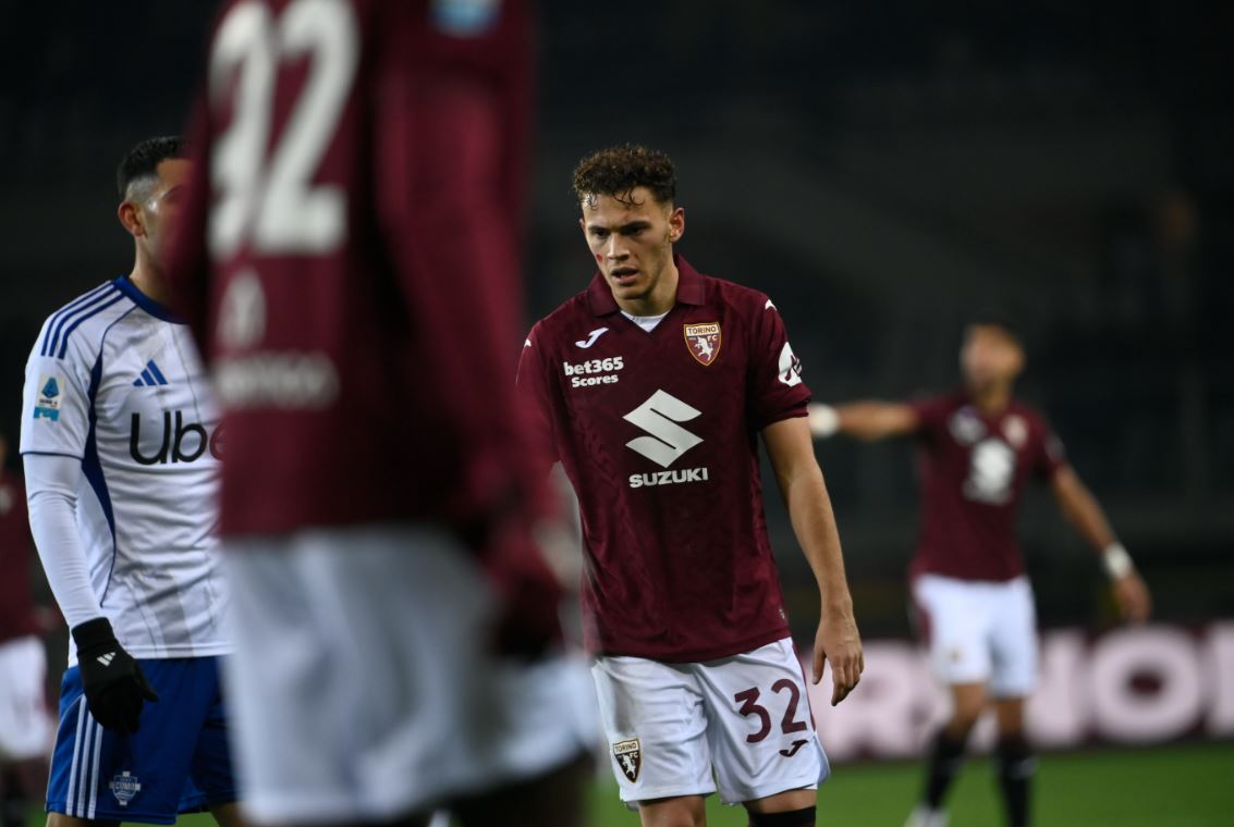 Asllani ka refuzuar 5 klube, e ardhmja e mesfushorit shqiptar mbetet e paqartë