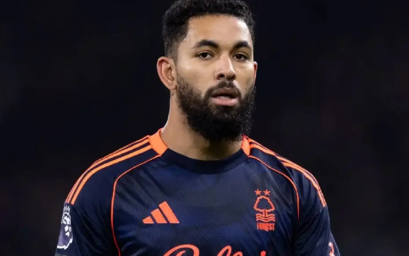 Aston Villa e Chelsea në garë për brazilianin Douglas Luiz