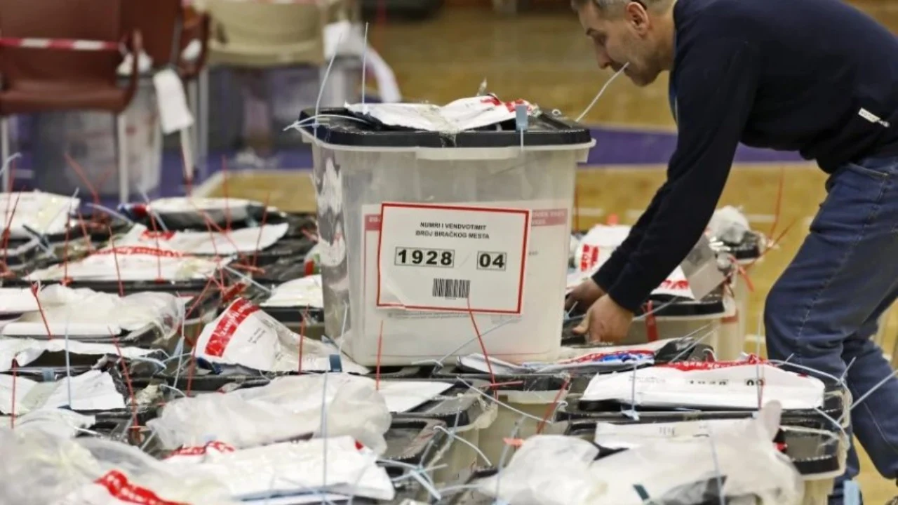 Dyshime për manipulim të votave, ndalohen mbi 100 komisionerë në Prizren