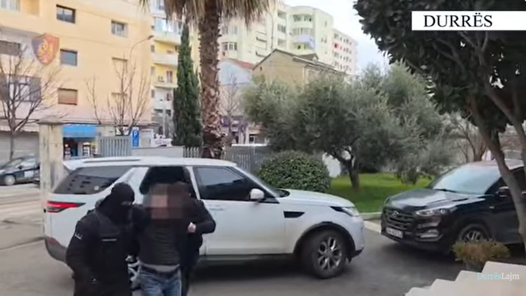 Durrës/ Policia jep detaje për arrestimin e 56-vjeçarit që plagosi vajzën dhe një kalimtar