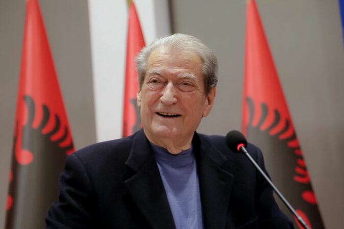 Pak orë nga protesta kombëtare, Berisha mesazh qytetarëve: Sot është dita e guximit qytetar, e ngadhënjimit mbi të keqen!