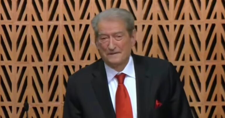 “Të dhënat e AKSHI po eksportohen te bandat”/ Berisha ngre në Strasburg çështjen “Balluku”