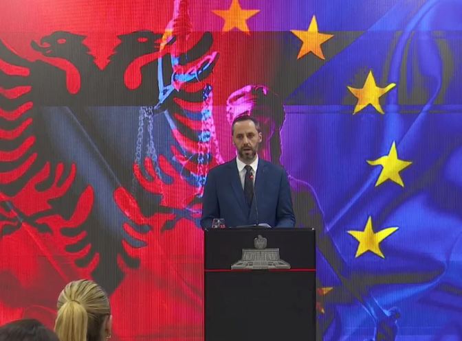 Amnistia penale, ministri Lamallari: Është gati, 388 të burgosur lirohen menjëherë, 900 të tjerë ulje dënimi