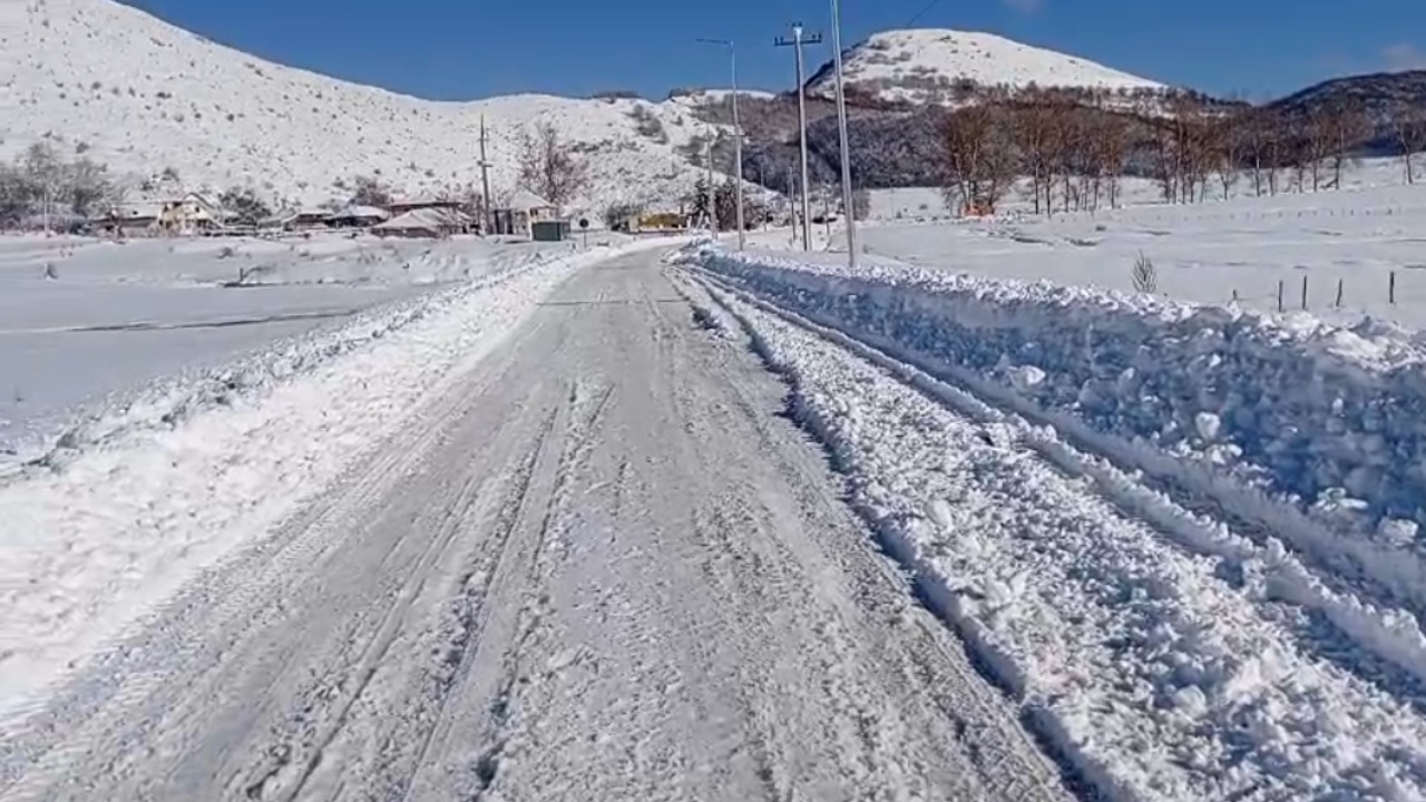 Rihapet aksi Librazhd-Peshkopi, kalimi vetëm me zinxhir
