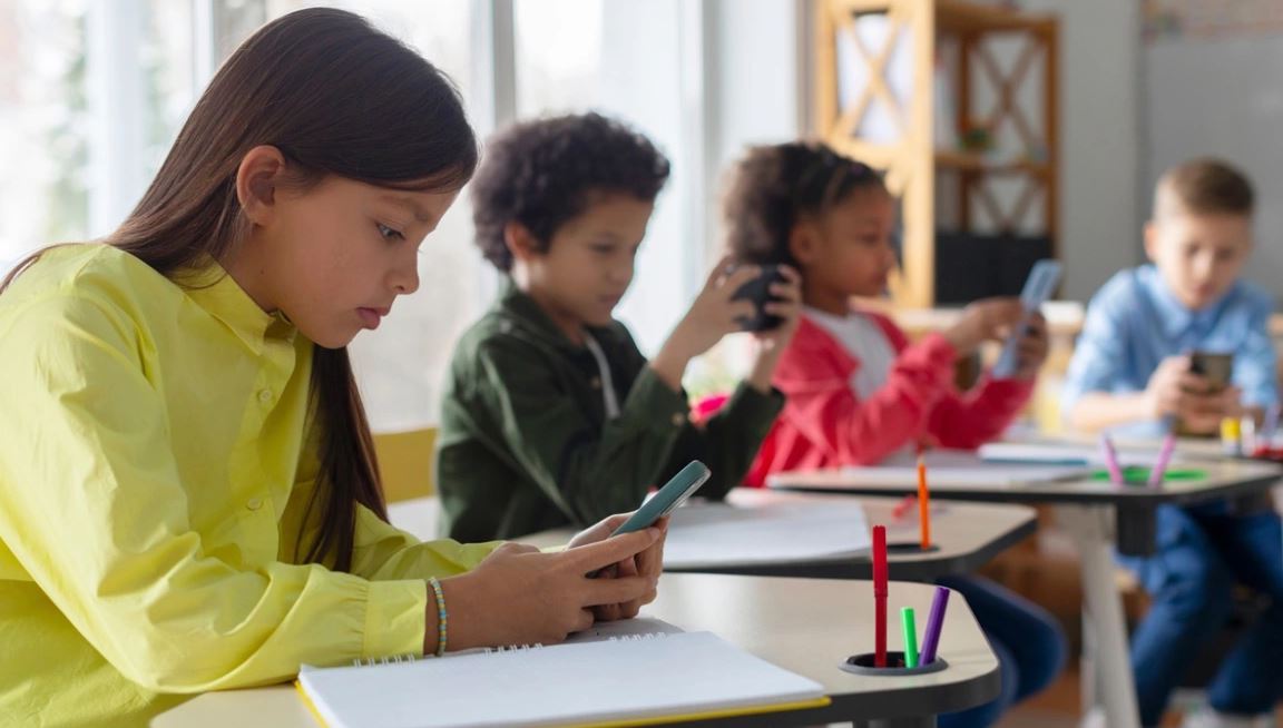 Një muaj nga vendimi i qeverisë, kompanitë mbyllin 5 milionë llogari adoleshentësh në rrjetet sociale në Australi!