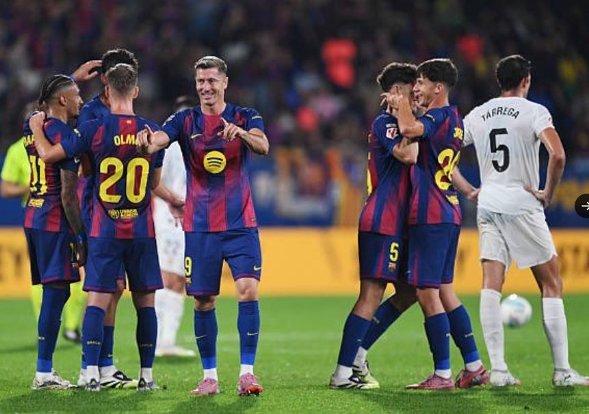 Fillon bisedimet me klubin e ri, Levandovski mendon largimin nga Barcelona