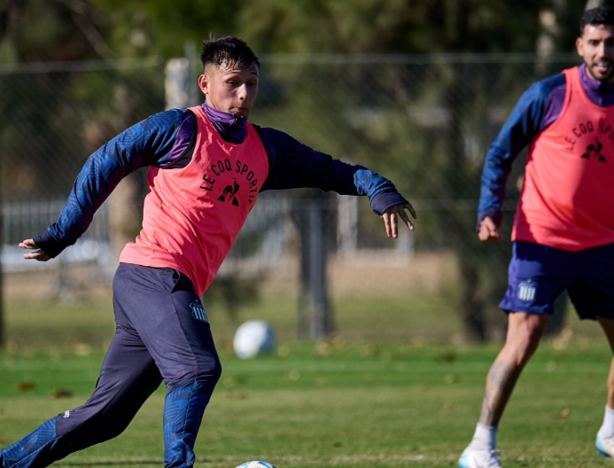 Futbollisti argjentinas pranë firmës me Teutën