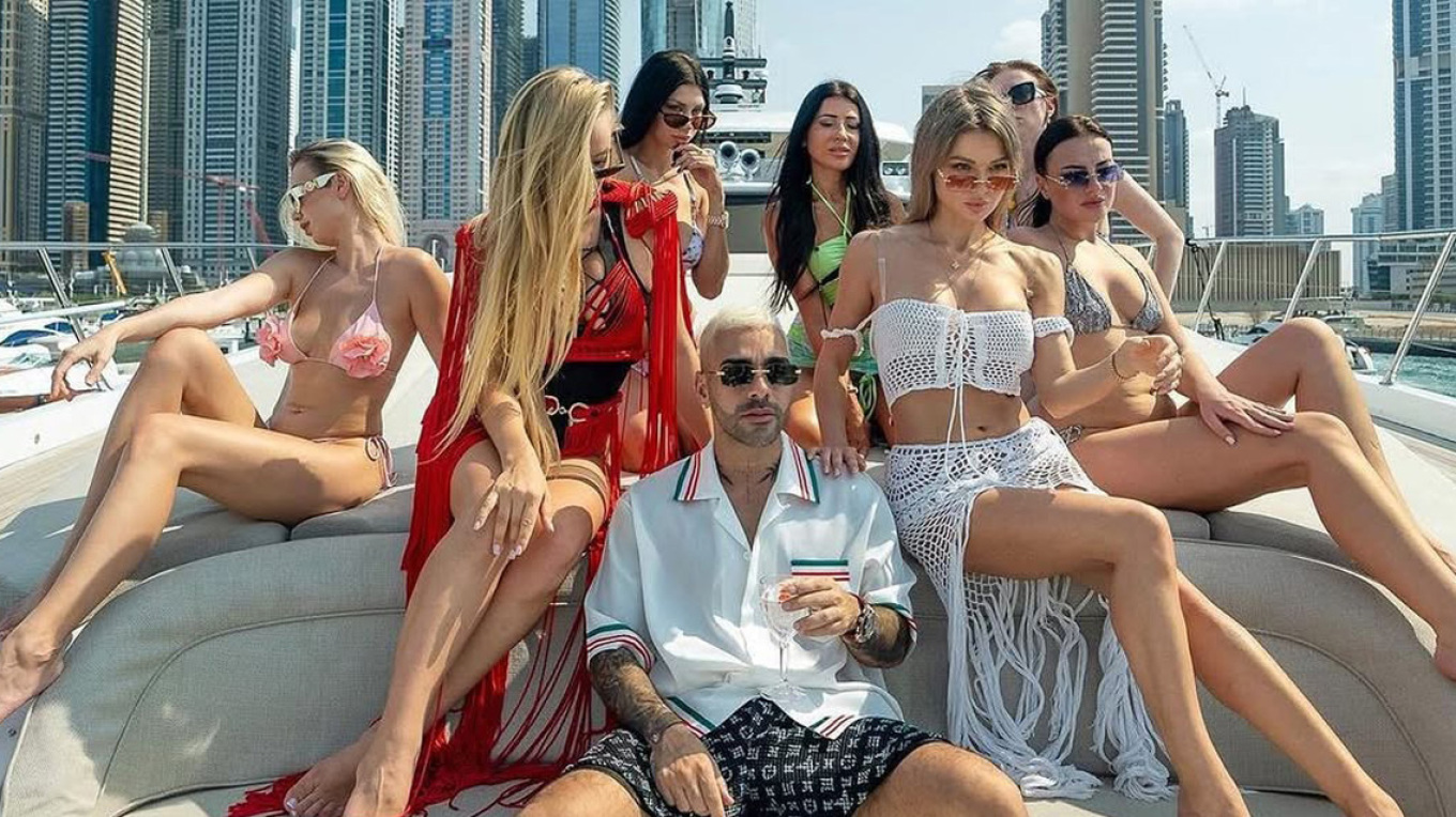 Avionë privatë, çanta firmato dhe supermakina/ Jeta vanitoze e fëmijëve të elitës iraniane teksa mijëra qytetarë masakrohen