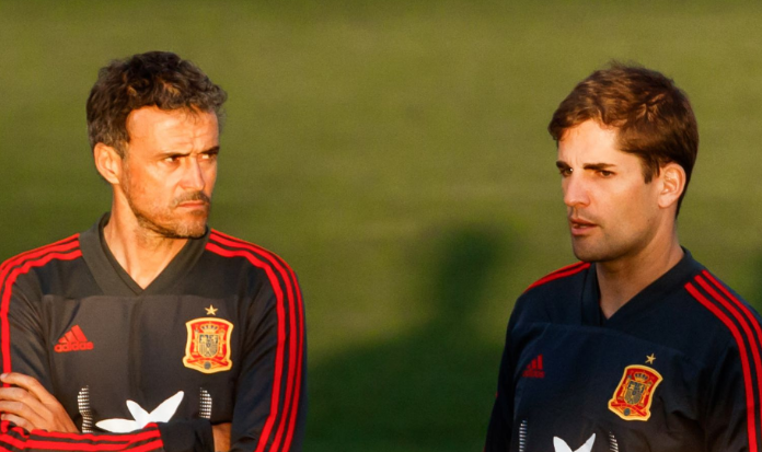 Ish-zëvendësdrejtori nxjerr zbuluar trajnerin e njohur: Përdori “ChatGPT”, e pyeta kur do flenë lojtarët