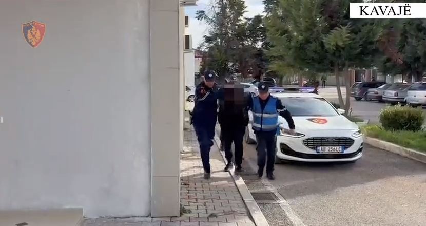 Qarkullonte me pistoletë në makinë, vihet në pranga 39-vjeçari nga Durrësi (VIDEO)