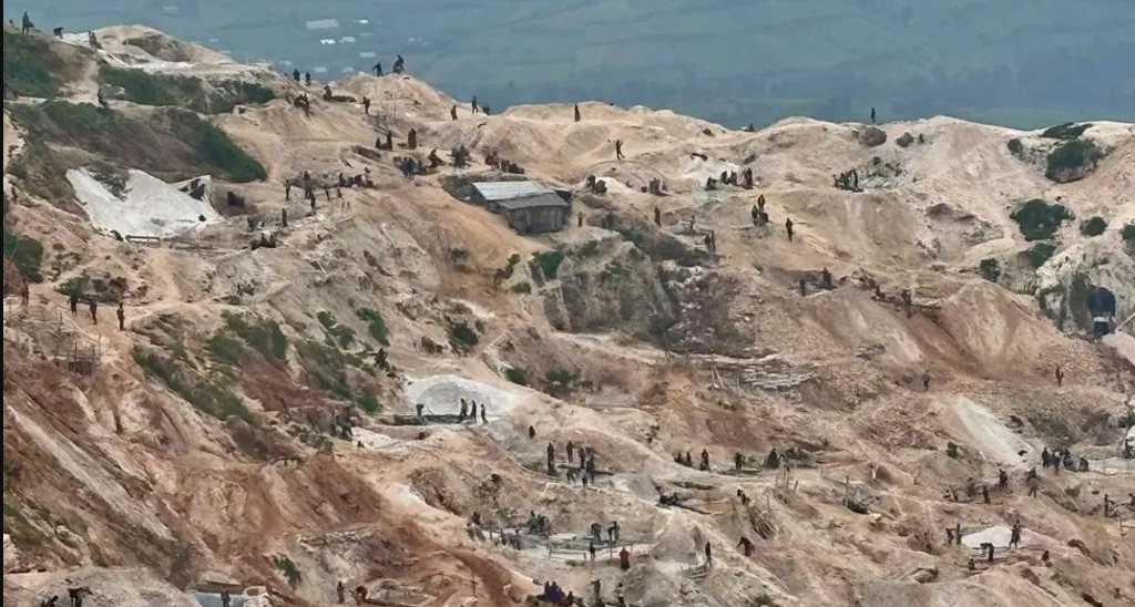 Shembet miniera për shkak të shirave të rrëmbyeshëm, mbi 200 të vdekur në Kongo