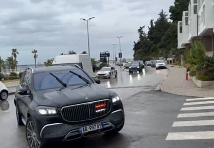 Investimet në ishullin e Sazanit, dhëndri dhe vajza e Trump mbërrijnë në Vlorë 