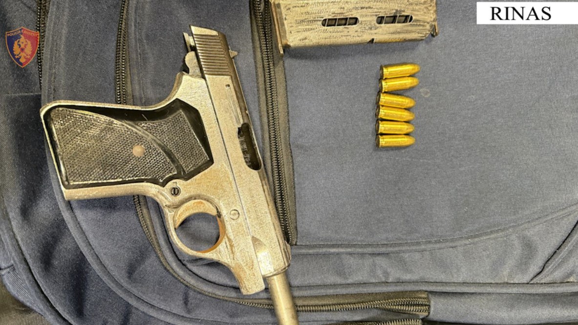 EMRI/ Me pistoletë në bagazh po ikte nga Shqipëria drejt Italisë, arrestohet në Rinas 30-vjeçari