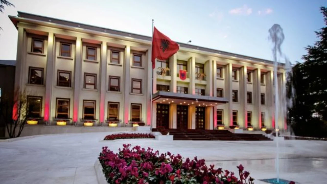 Presidenti Begaj firmos dekretin, emërohet komandanti i ri i Forcës Detare