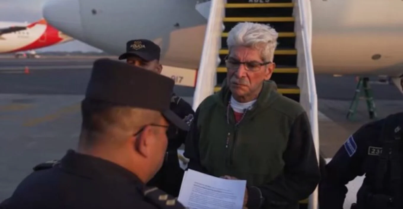 I dha bandave 100 000 dollarë për të blerë vota dhe u dënua me 13 vjet burg, SHBA deporton ish-kandidatin presidencial të El Salvadorit