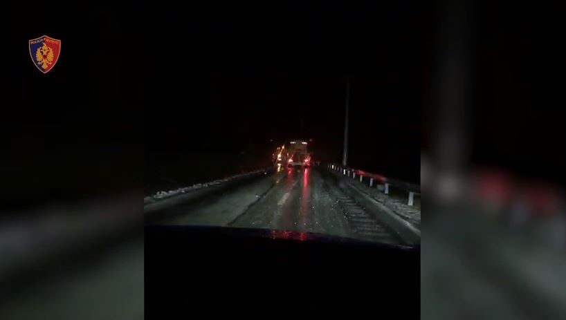 Hapet rruga Tropojë-Valbonë, por ka ende prezencë akulli! Policia apel shoferëve: Kujdes shpejtësinë