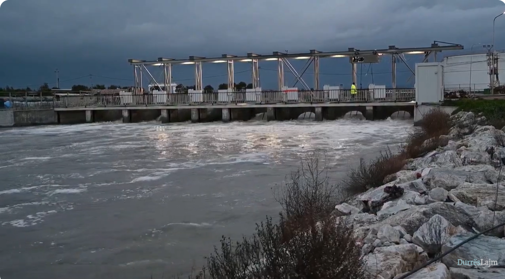 Sako i përgjigjet opozitës: Hidrovorët e Durrësit funksionojnë me kapacitet të plotë (VIDEO)