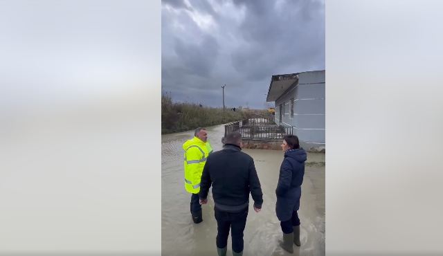 Lumi Erzen del nga shtrati, Sako pasqyron situatën: Probleme serioze në argjinaturë, po evakuohen banorët (VIDEO)