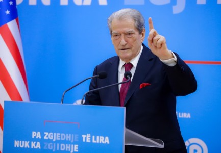 “Lubi Balluku vjedh tenderat e infrastrukturës”- Berisha: Ndërton rruga të florinjta që shemben 3 muaj pas inaugurimit