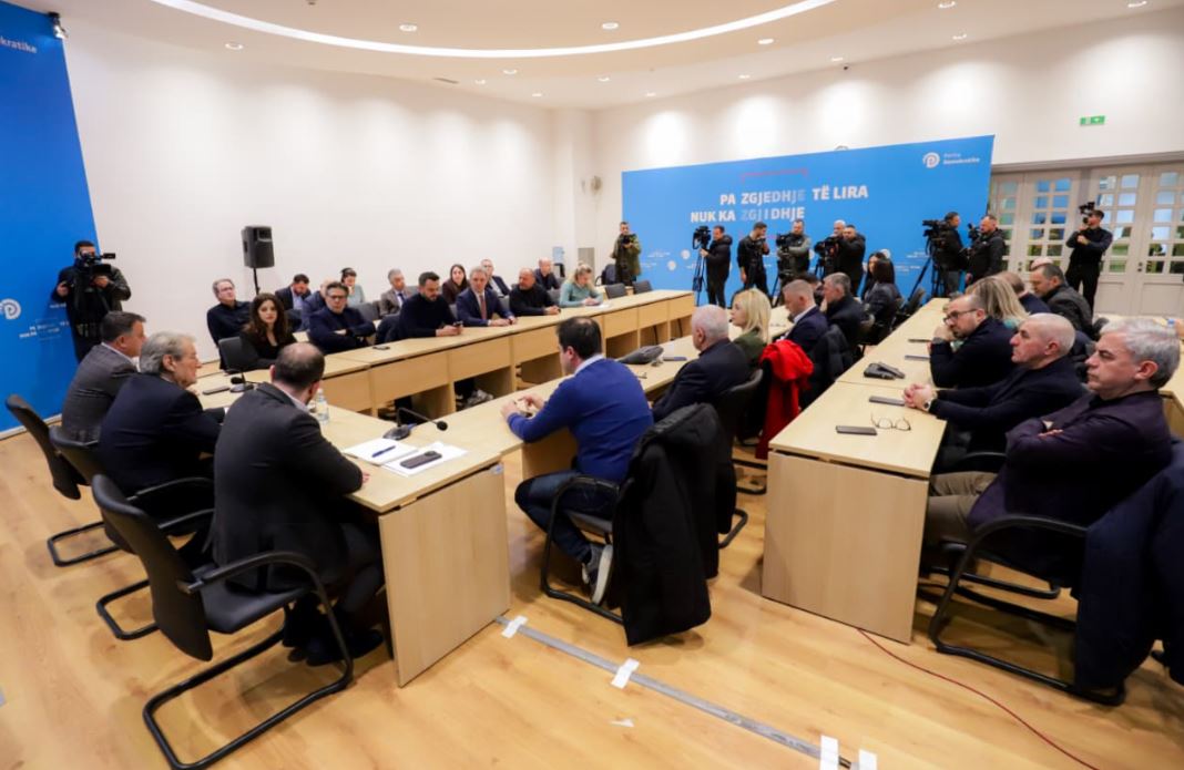 “Nuk ka hajdute më të madhe sesa Lubia”- Berisha: Rama nuk shpëton dot! Është gati t’u hedhë vaj të nxehtë në vesh Ballukut e të tjerëve, për të shpëtuar