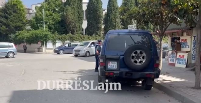 Plagoset me armë zjarri 45-vjeçari në Shijak, në kërkim dy kushërinjtë