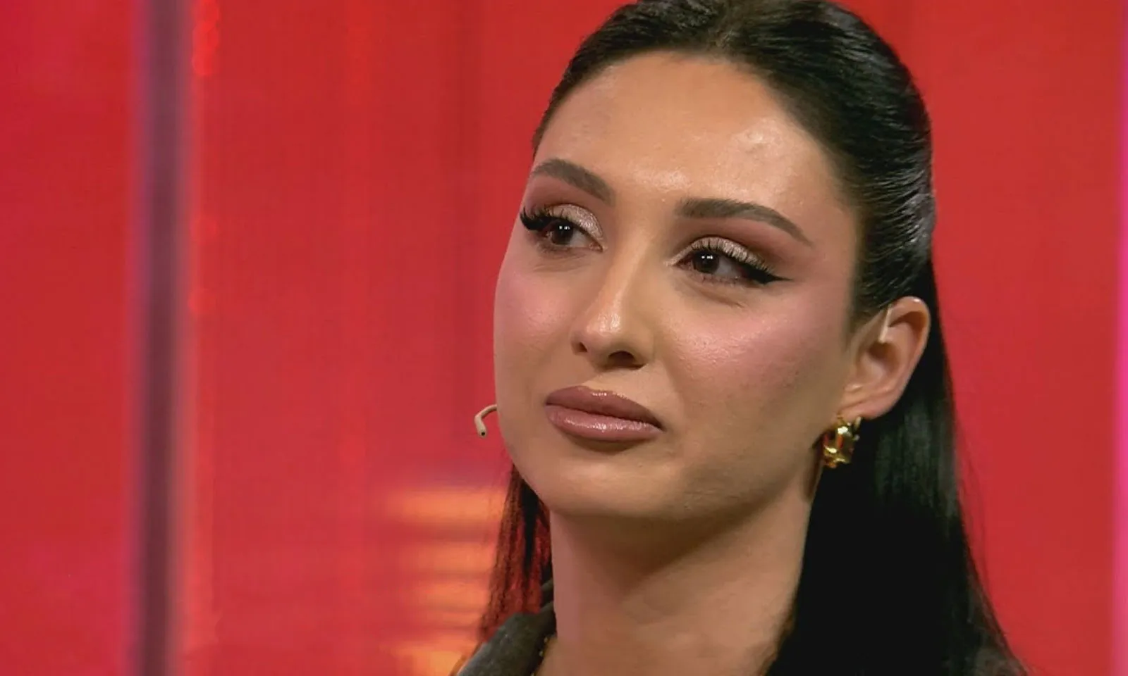 Stelina rrëfen historinë prekëse të saj: Babi u bë përbindëshi jonë, motra i ra pas koke!