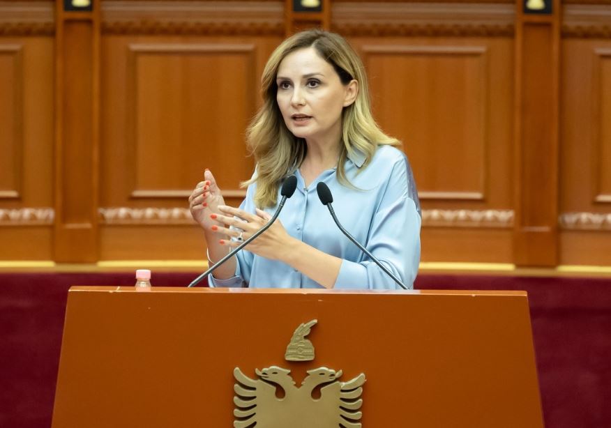 Denoncimi i Jorida Tabakut: 500 milionë euro për AKSHI-n, por shërbimet dixhitale nuk funksionojnë! 20 mijë punonjës më shumë në administratën publike