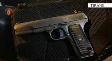 U kap me armë zjarri, arrestohet 31-vjeçari në Tiranë, procedohet edhe një tjetër