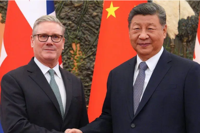 Topi i Arsenal-Man.Utd ishte dhuarta e veçantë e kryeministrit britanik për presidentin kinez