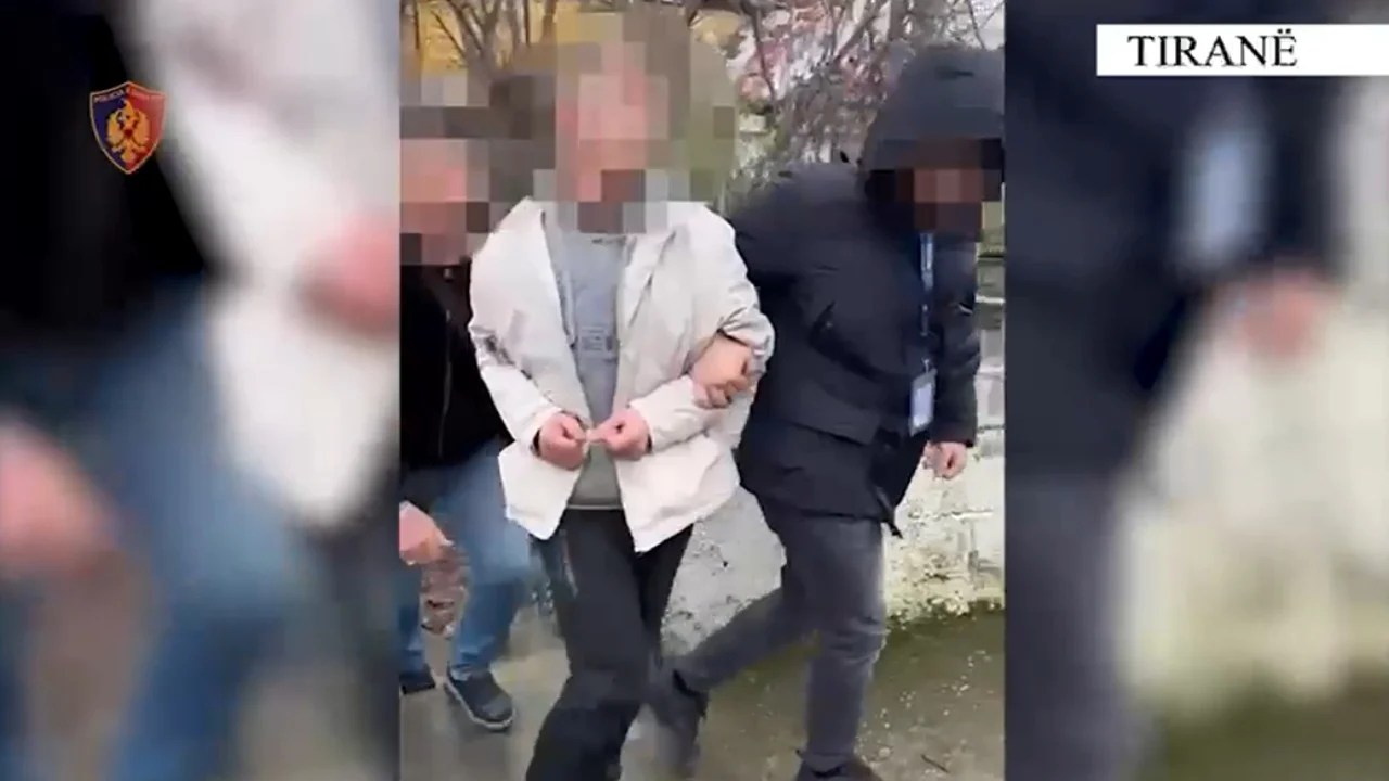 Vodhi me dhunë para duke terrorizuar shitësen, kapet autori i grabitjes së marketit në Yzberisht