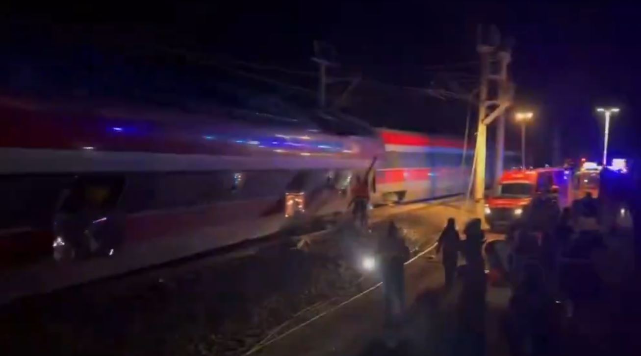 Tragjike në Spanjë, dy trena dalin nga shinat dhe përplasen, raportohet për viktima dhe të plagosur