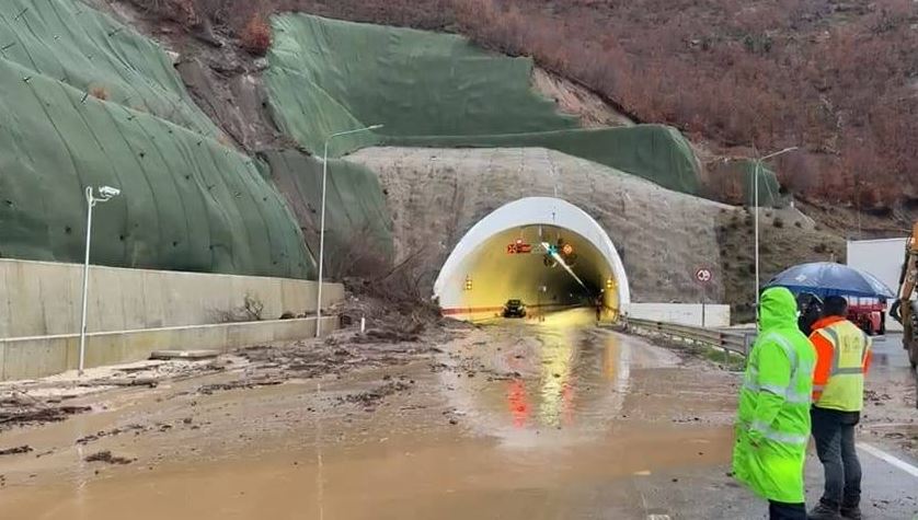 “Në rrugën e turpit Qukës-Qafë Plloçë…”, deputeti i PD: Rrëshqitjet e inerteve rrezikojnë qytetarët, autoritetet të marrin masa të menjëhershme