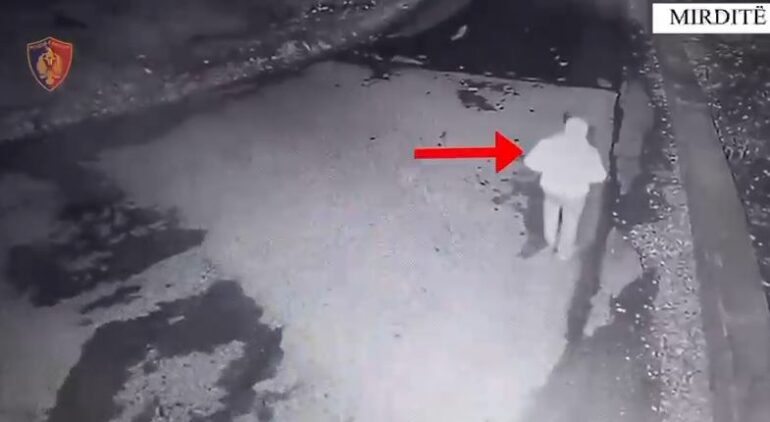 EMRI/ I vuri flakën një dyqani dhe tentoi të digjte gomisterinë, përfundon në pranga 52-vjeçari 